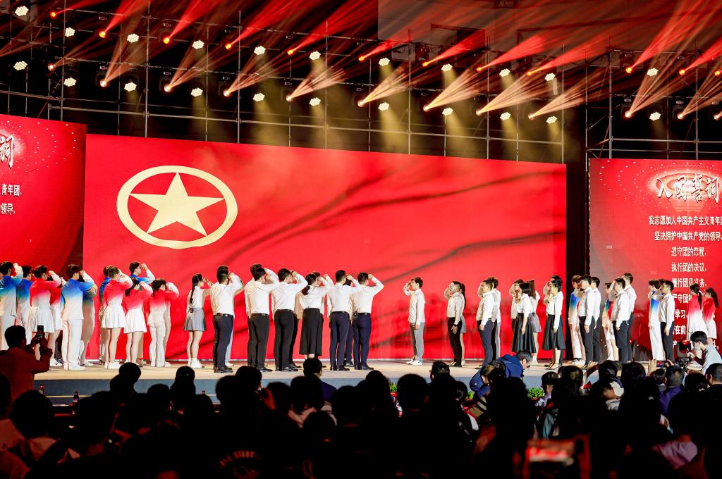 三峡大学举行五四表彰大会暨第二十届“十大杰出青年”颁奖典礼