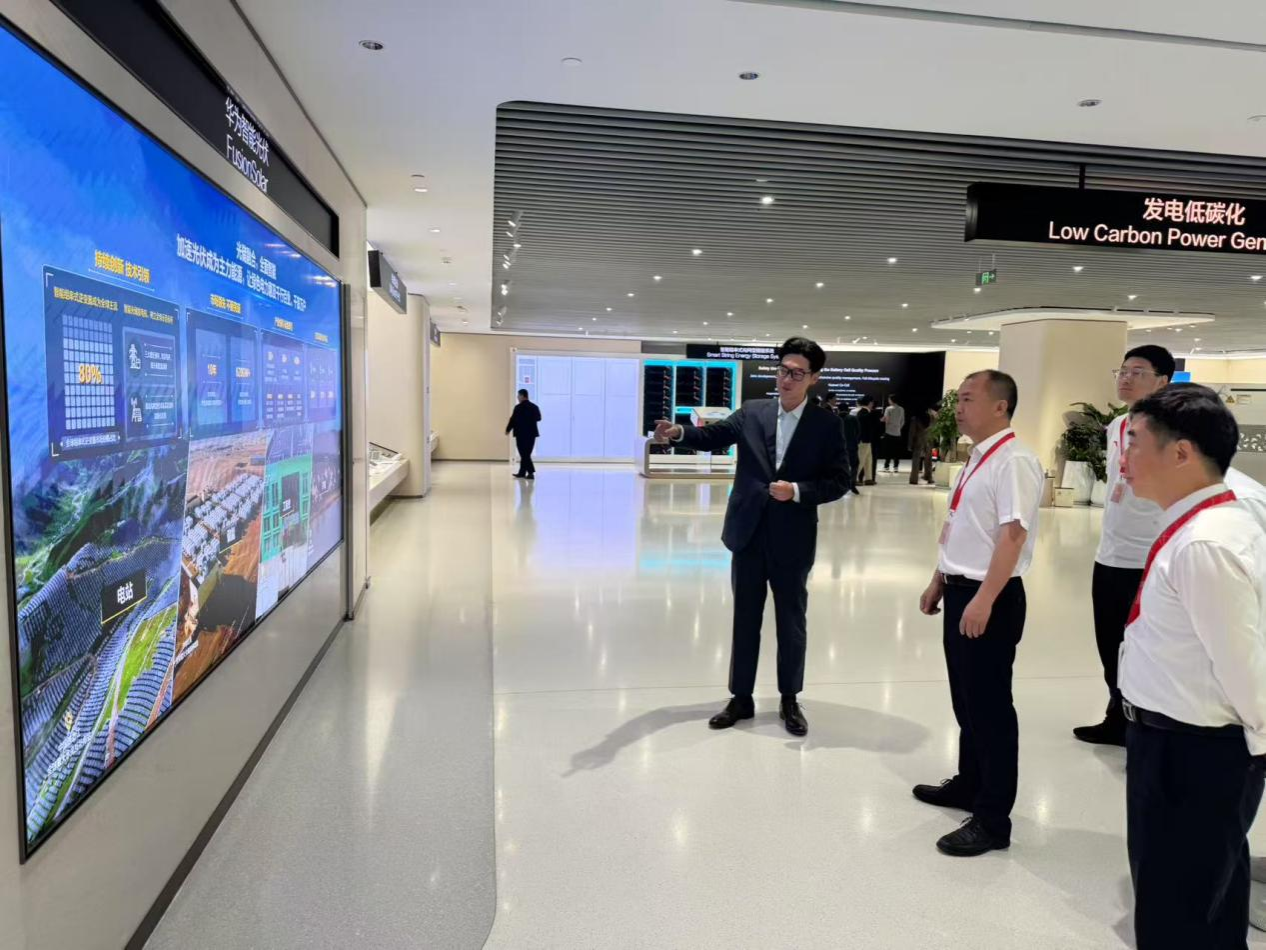 图2：走访华为集团总部