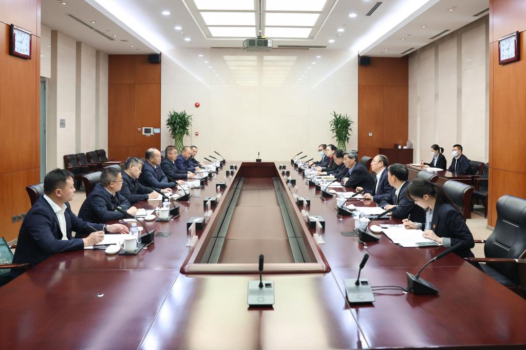 何伟军带队拜访华能集团、国家能源集团总部