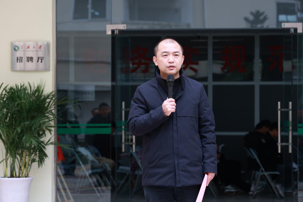 学校招就处封林介绍毕业生就业精准帮扶大厅