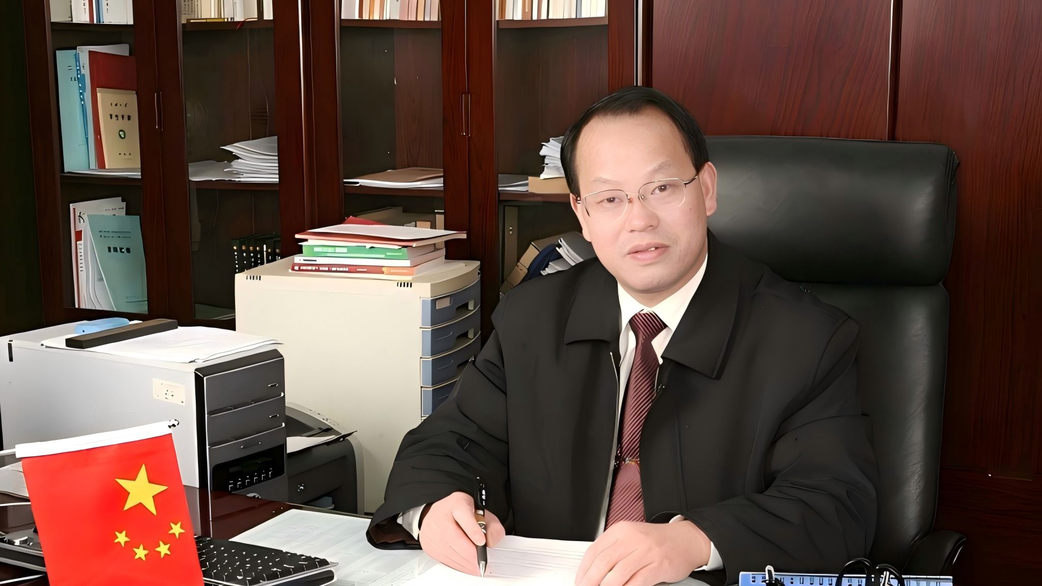 何伟军教授成果获“长江高端智库对话•2025”对外推介