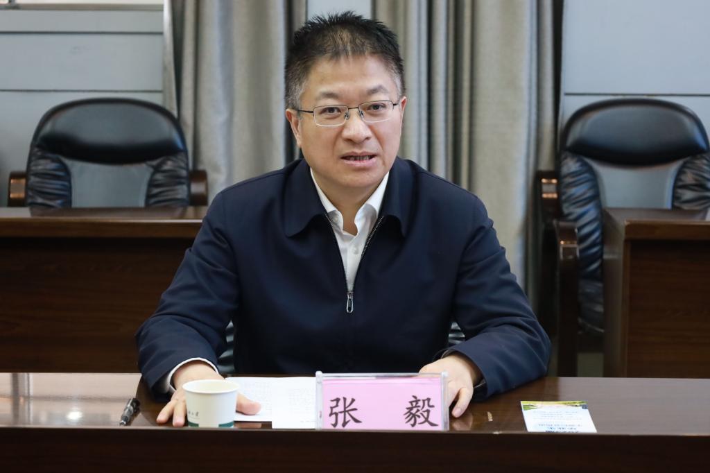 张家港市人力资源社会保障局党委书记、局长张毅讲话