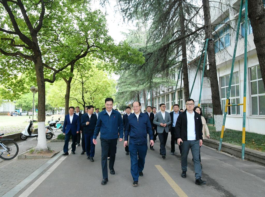 湖北省副省长邵新宇来校调研指导
