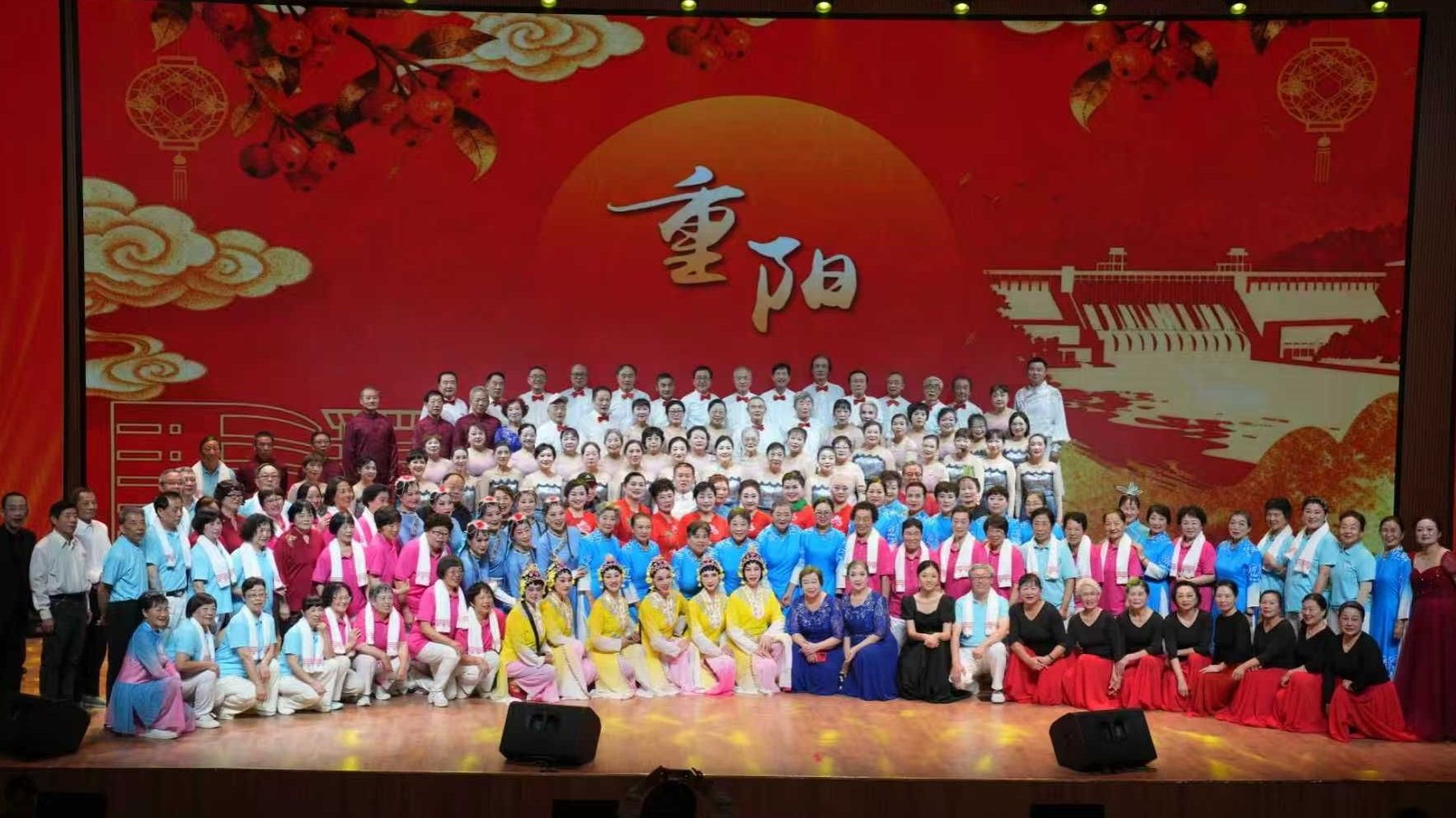 学校举行重阳节祝寿会