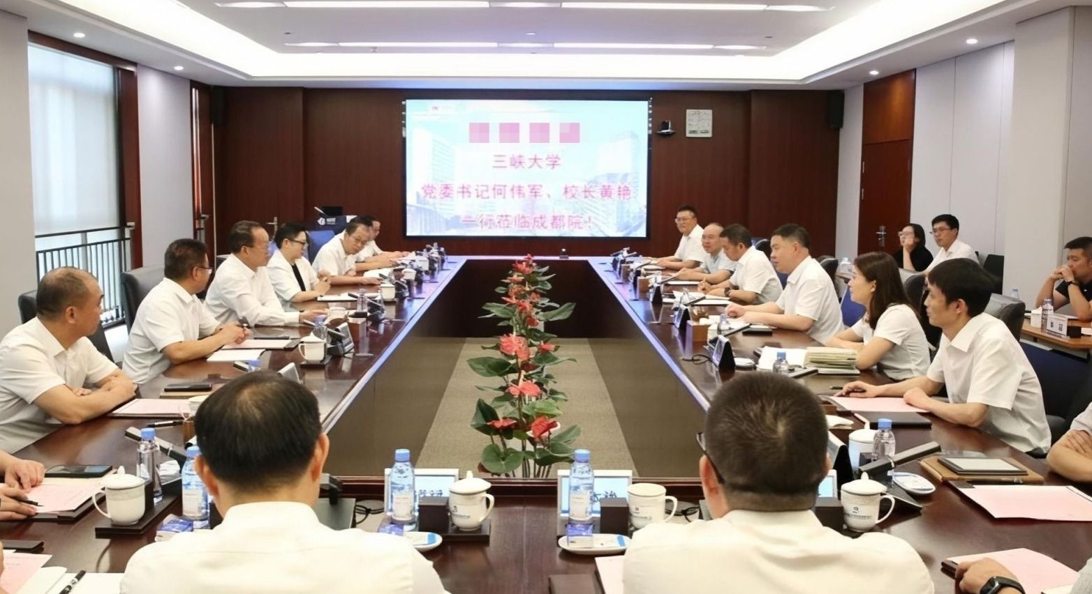 党委书记何伟军、校长黄艳与中国电建成都勘测设计院交流座谈